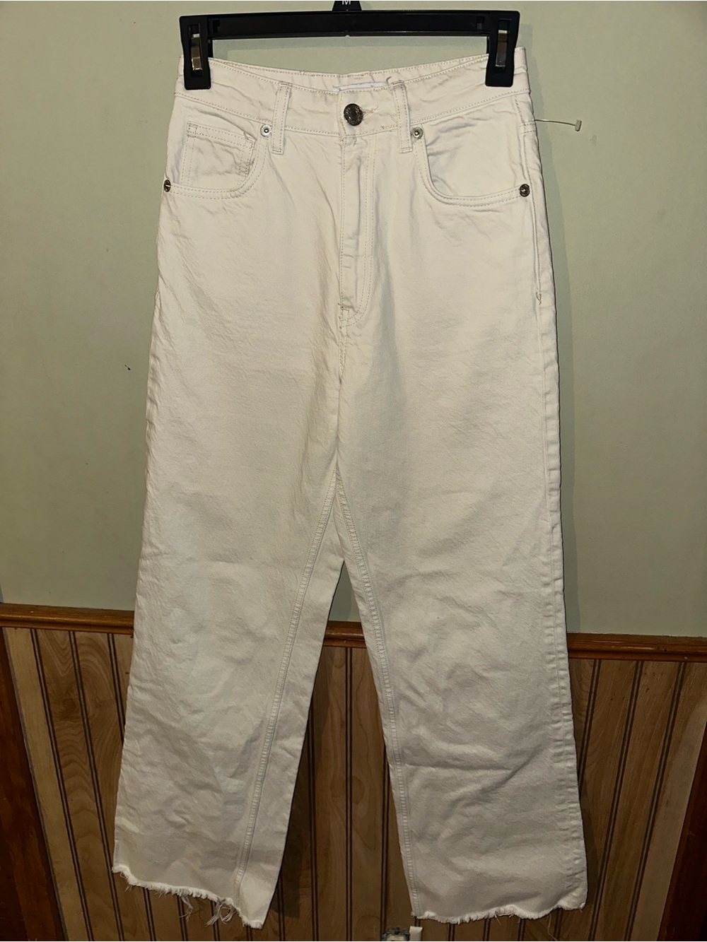 Women’s 90’s White Straight-Leg Baggy Jeans with Raw Hem